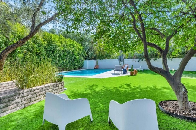 Building Photo - 3335 N Rose Cir Dr