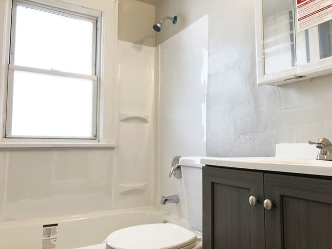 Building Photo - 3 Bed 1 Bath Single Family Home In South B...
