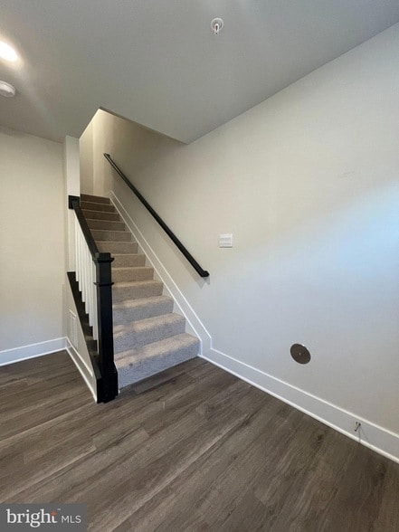 Building Photo - 10622 Meridian Hill Way