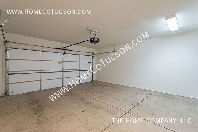 Building Photo - 6645 E Gehrig Ln