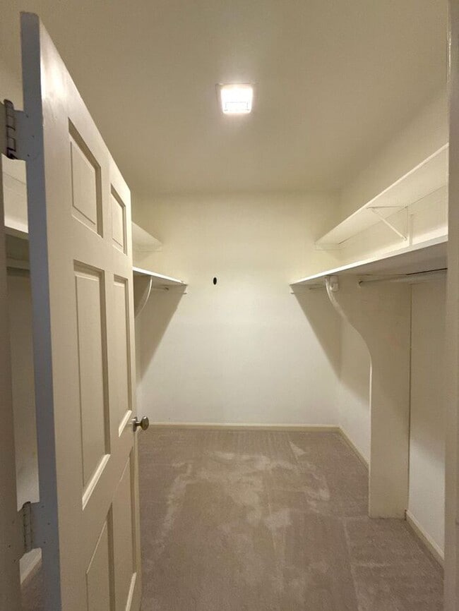 Building Photo - King John Condos