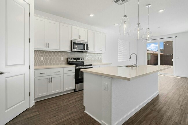 Building Photo - 3278 Vallonea St