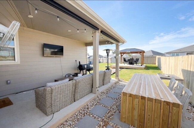 Building Photo - 20707 John Gill Dr