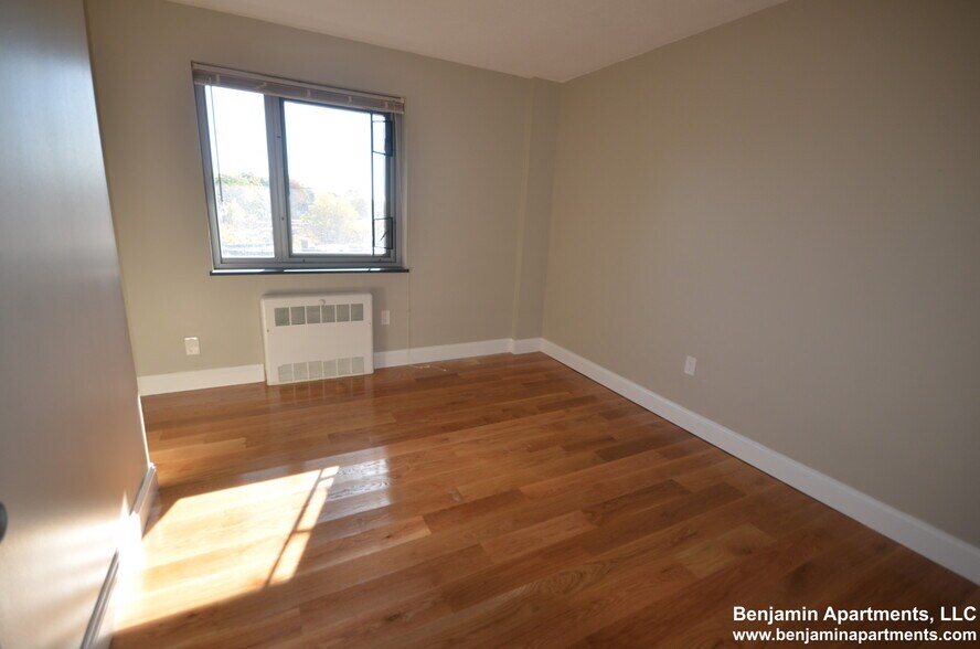 Building Photo - 125 Trapelo Rd