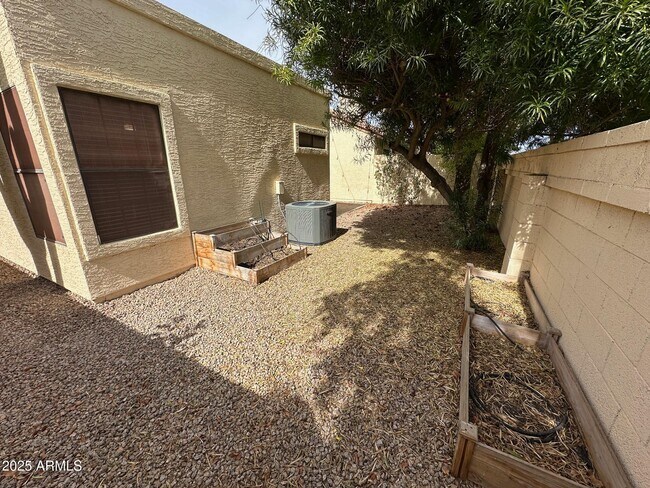 Building Photo - 8919 S Lori Ln