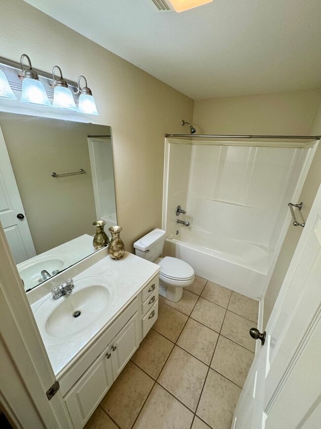 Building Photo - Home in Savannah Place