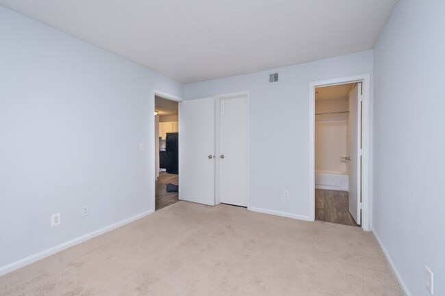 Building Photo - 3911 Water Oak Dr