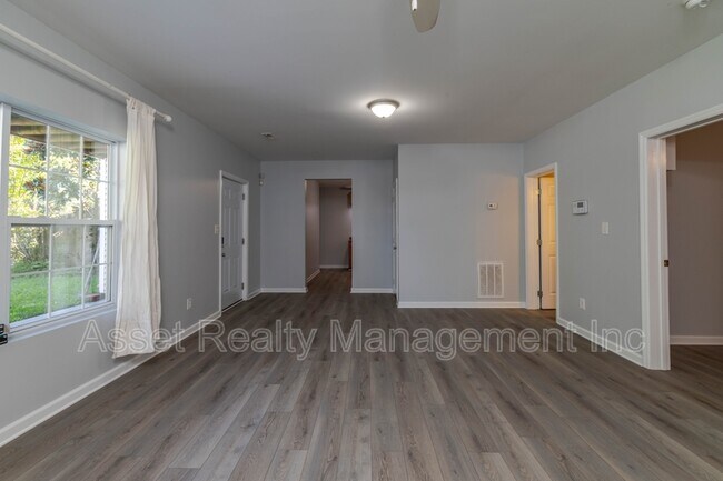 Building Photo - 1217 Dreamview Ln