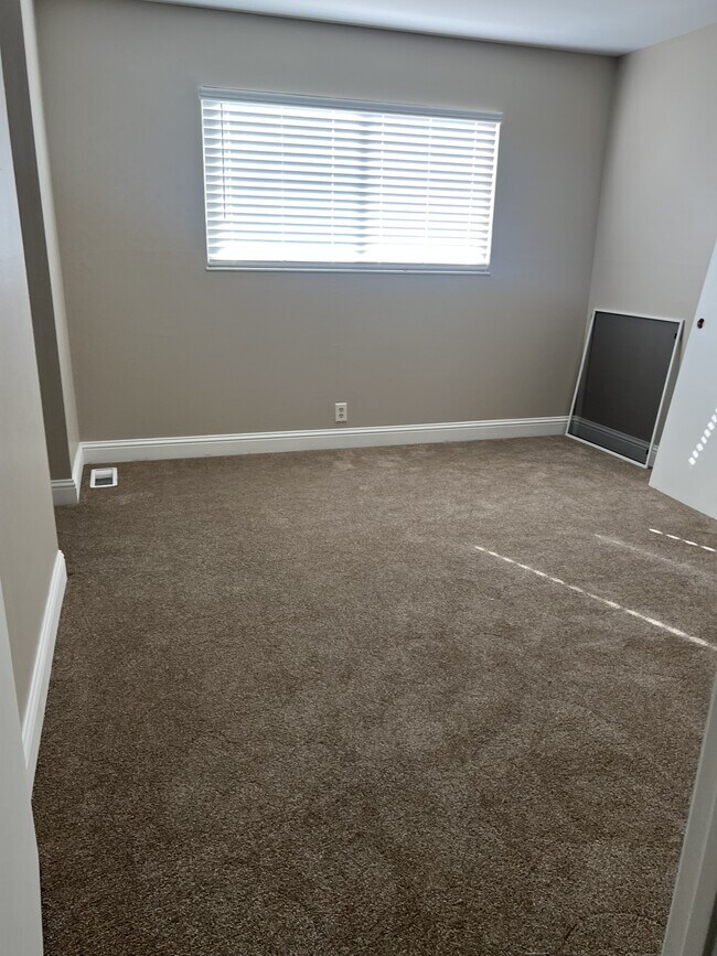 Building Photo - 787 El Rancho Dr