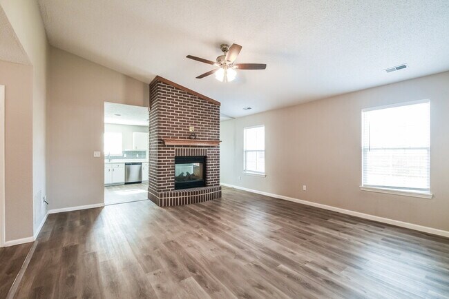 Building Photo - 17722 Sanibel Cir