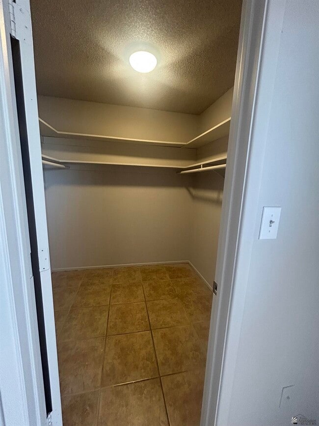 Building Photo - 143 W 27th Pl