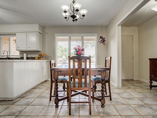 Building Photo - Southwest Lubbock Home