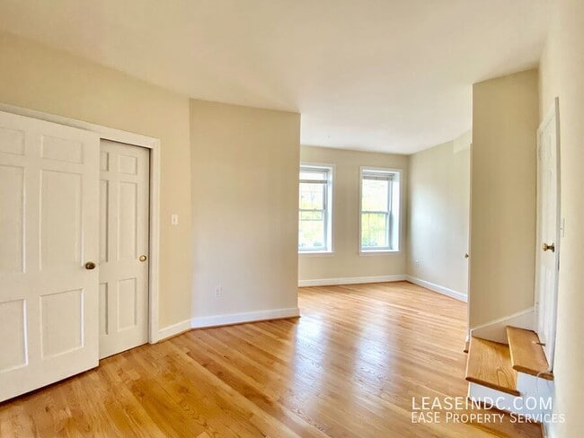 Building Photo - 840 New Hampshire Ave NW