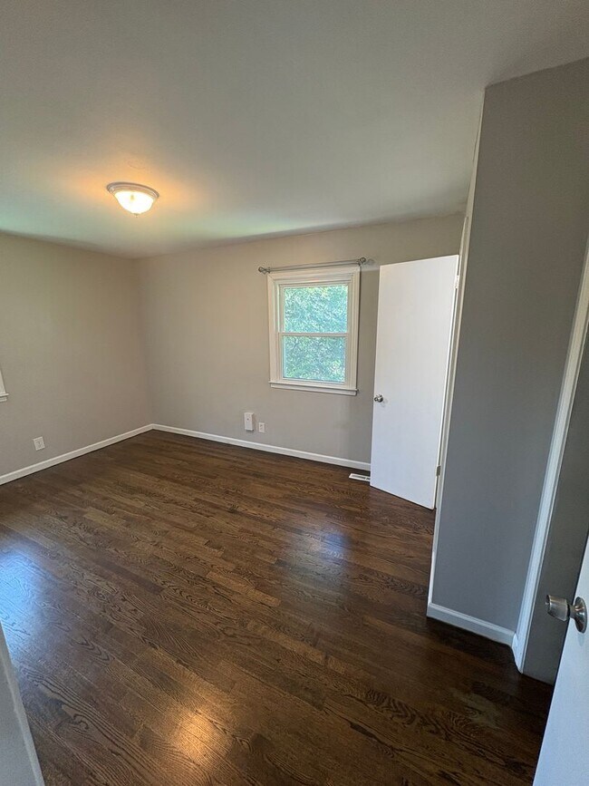 Building Photo - Spacious 4 Bed / 2.5 Bath Home on Nearly 3/4 Acre Lot with Walkout Basement and Multiple Living A...