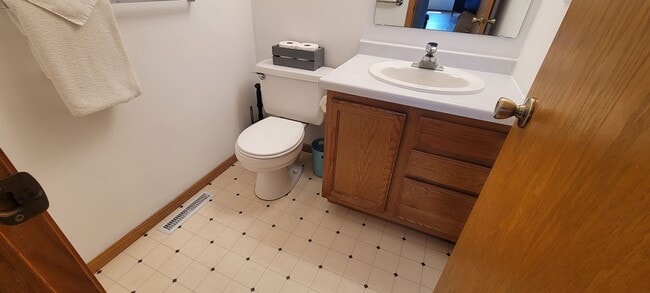 Building Photo - Fully Furnished 3 Bedroom House