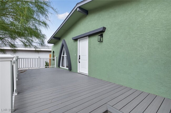 Building Photo - 405 Scenic Dr