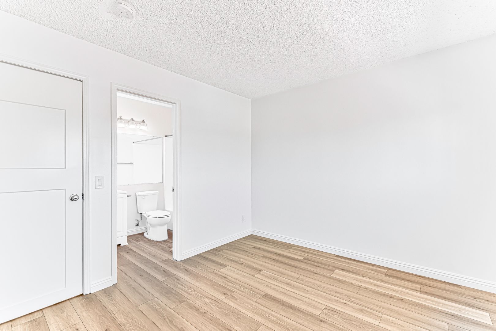 Building Photo - 1070 Loma Ave