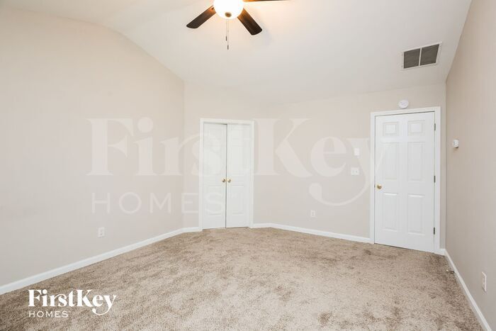 Building Photo - 2410 Kirkstone Dr
