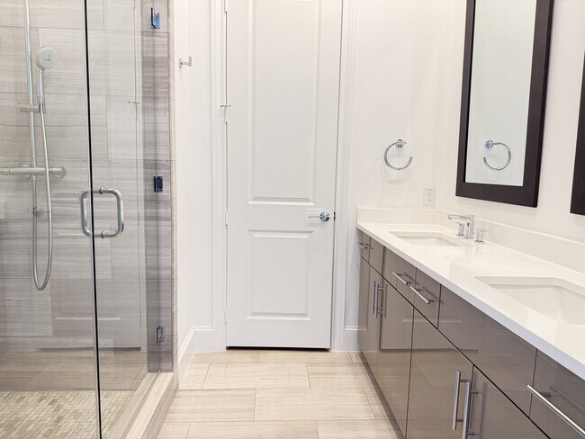 Building Photo - 14963 Magnolia St