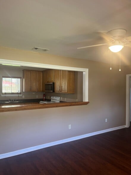 Building Photo - 21 Merrydell Dr