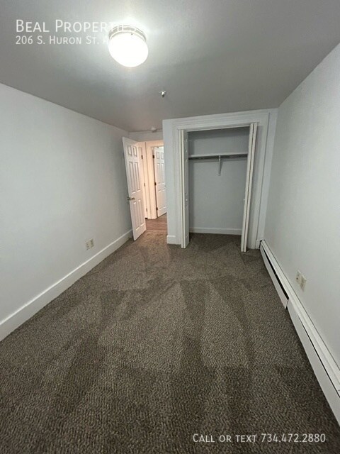 Building Photo - 206 S Huron St