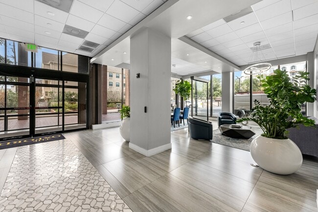 Building Photo - 5150 Hidalgo St