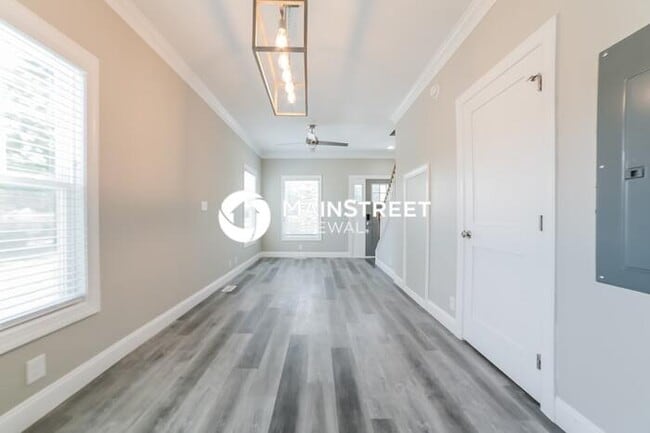 Building Photo - 2 Bedroom Pet-Friendly Home in St. Petersb...