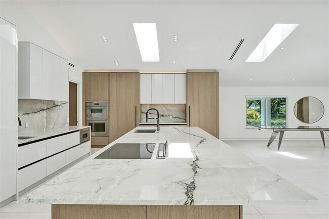 Building Photo - 2800 Banyan Blvd Cir NW