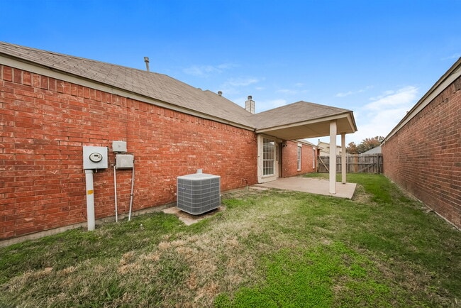 Building Photo - 1306 SW 22nd St