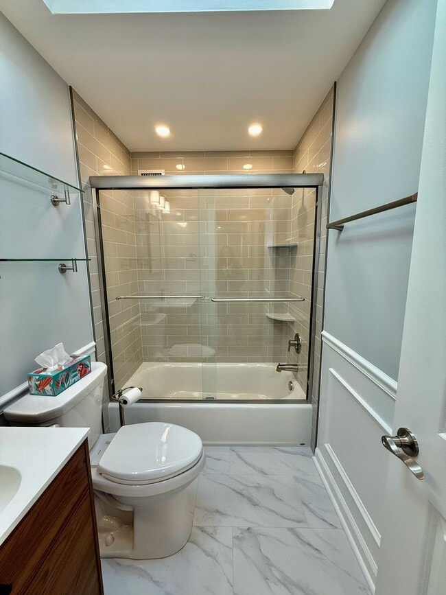 Building Photo - RARELY Offered completely RENOVATED PACKER PARK 3 Bedroom/2.5 Bath HOME w/ Central AC-HARDWOOD Fl...