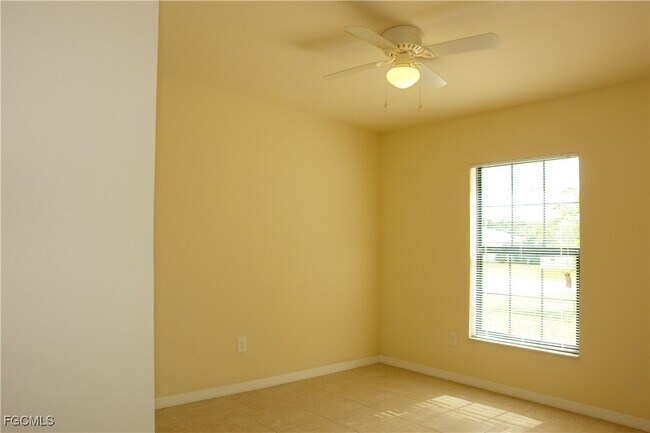 Building Photo - 530 SE 5th Ave