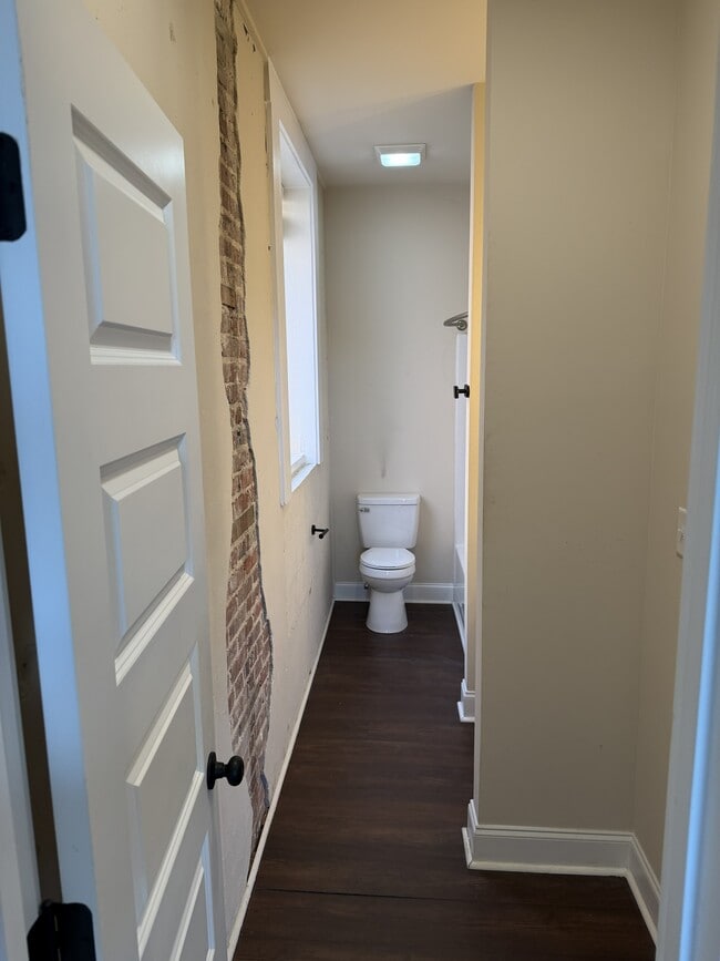 Building Photo - DT Cornelia Loft 3