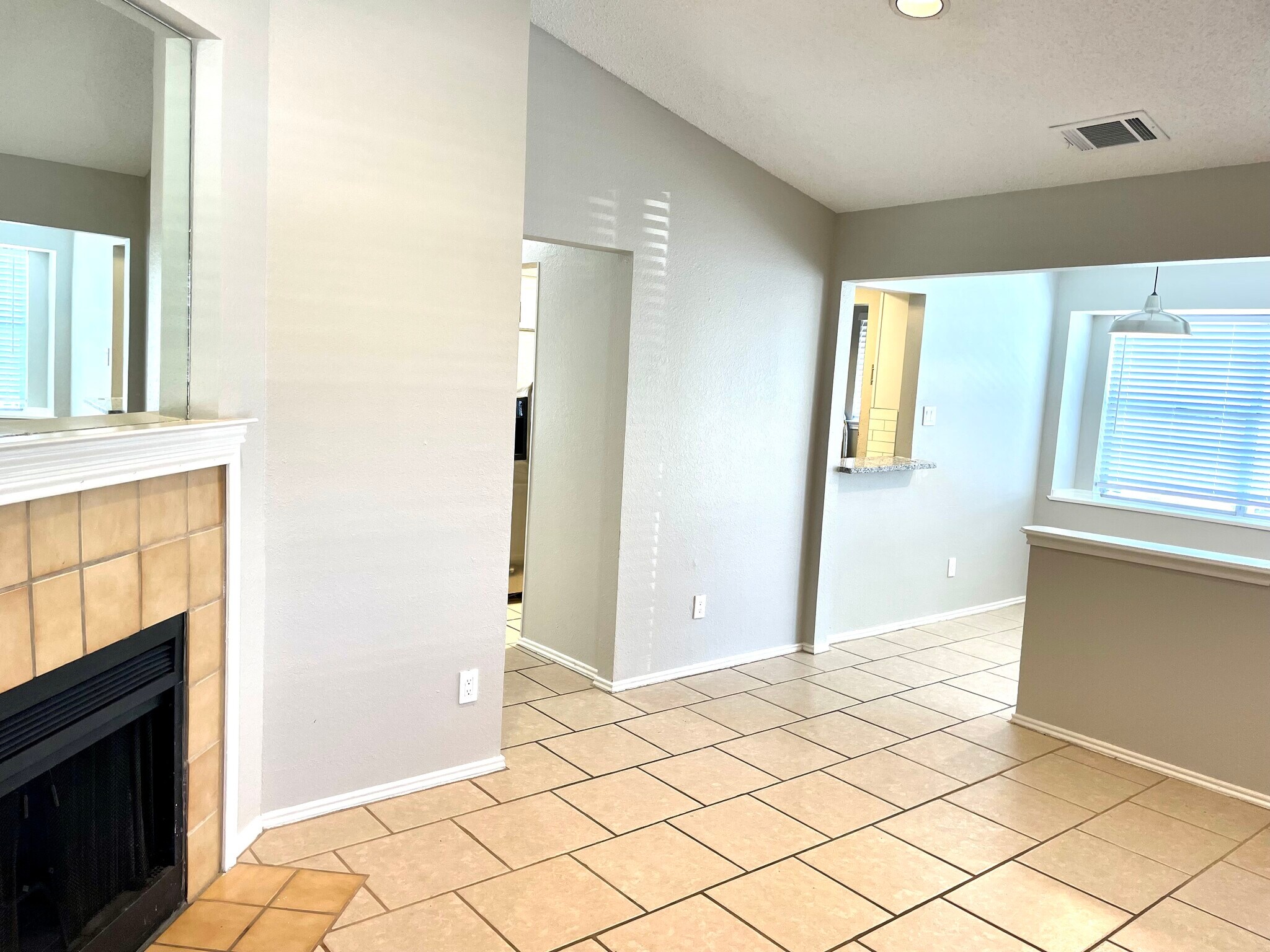 Building Photo - 13030 Quail Dr