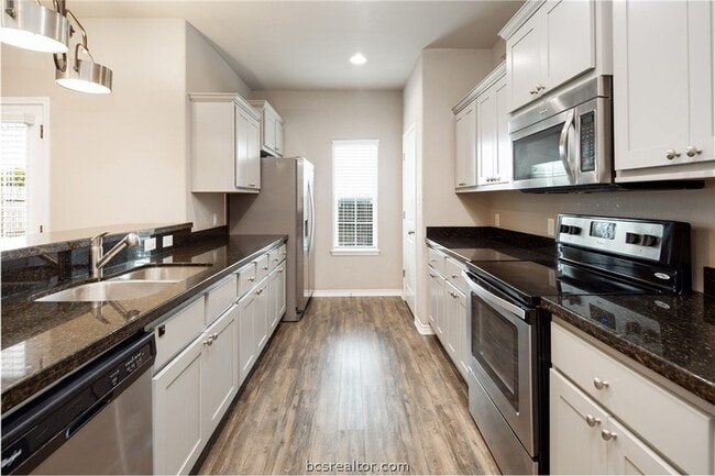 Building Photo - 3519 Summerway Dr