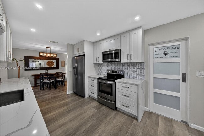 Building Photo - 371 SE 3rd St