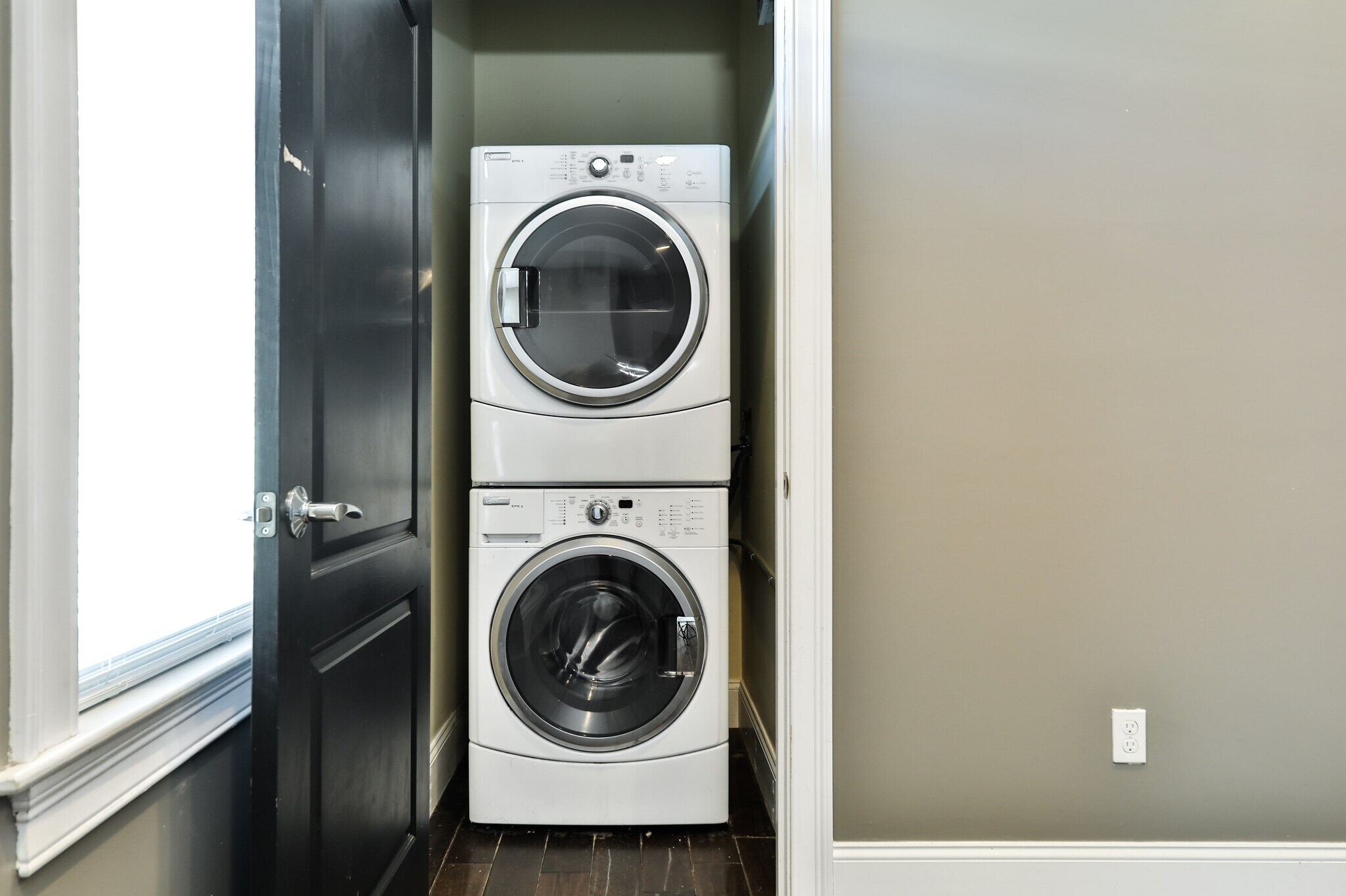 Building Photo - 9 Bellflower St