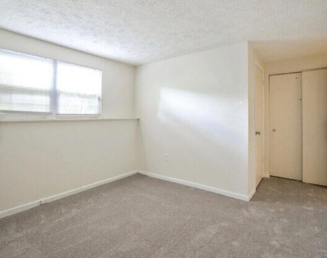Building Photo - 10679 Campus Way S