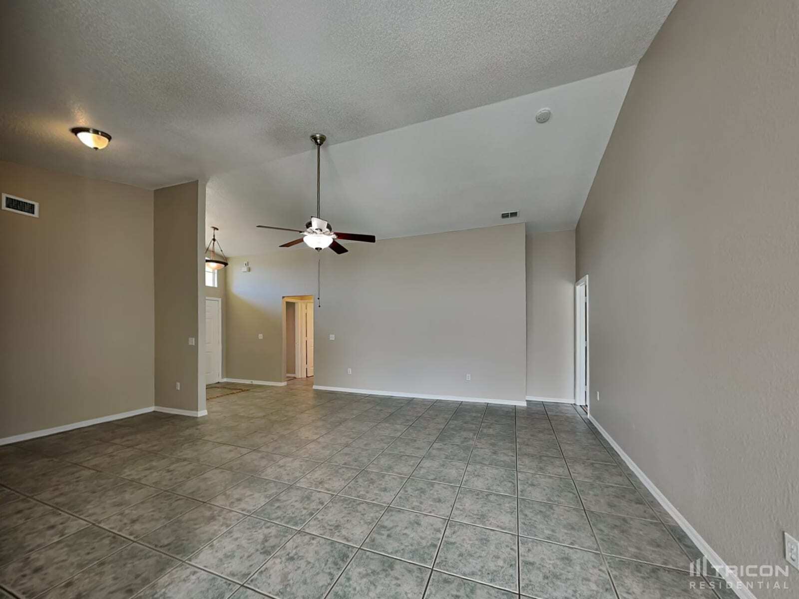 Building Photo - 7641 Manor Dr