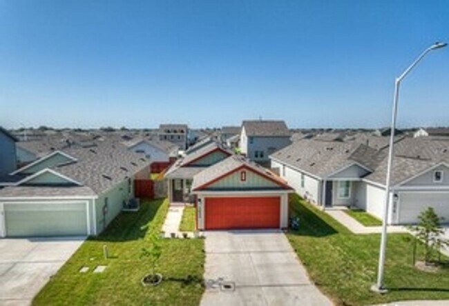 Building Photo - Charming 2BR House in Seguin