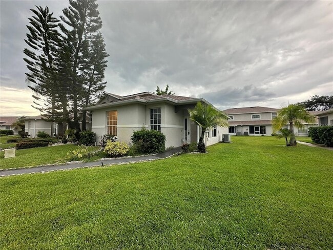 Building Photo - 14572 Laguna Beach Cir