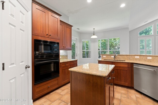 Building Photo - 713 Carthage Pl