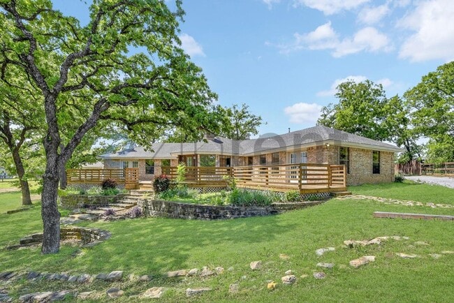 Building Photo - 3901 High Rd