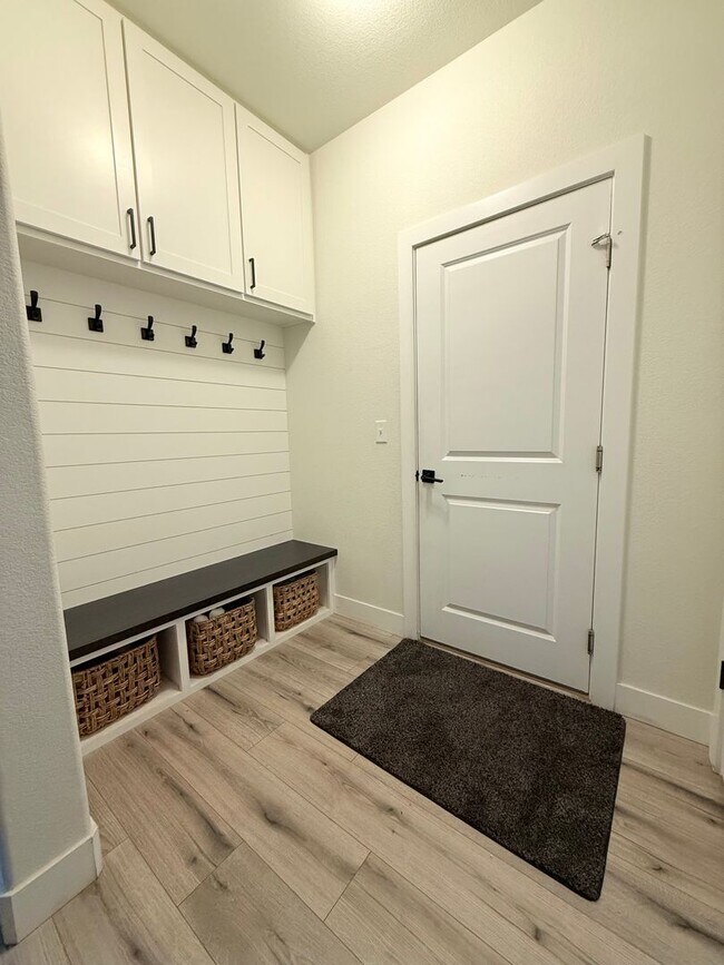Building Photo - For rent in Colorado Springs 4 BR, 3 Car Garage, in District 20