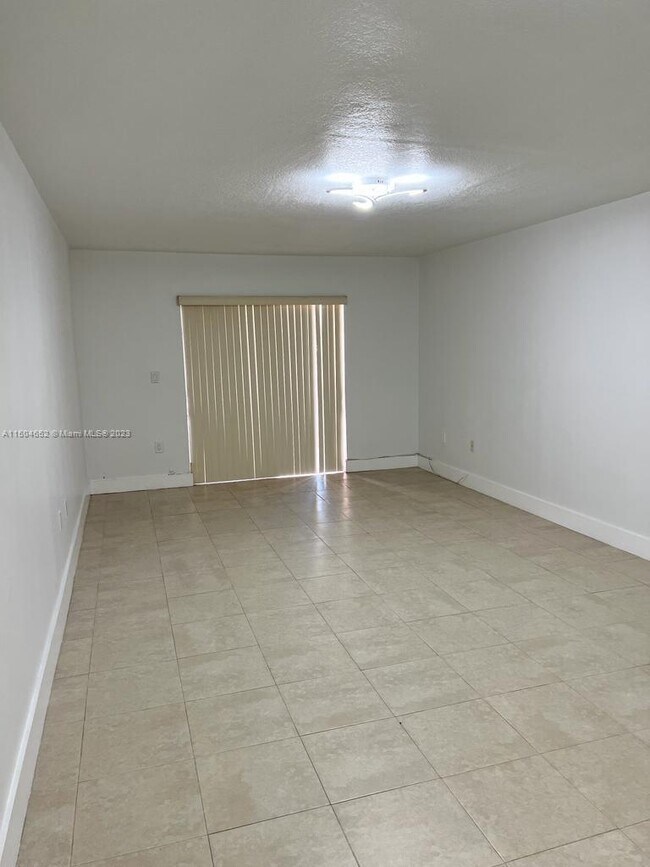 Building Photo - 810 SW 105th Ave