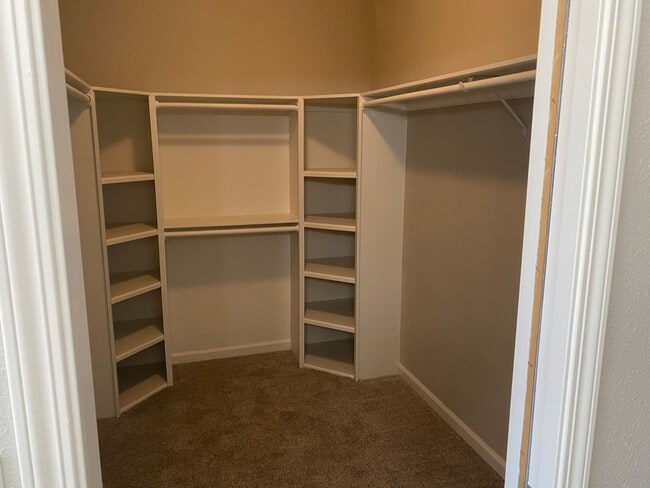 Building Photo - Located in the Heart of Reno