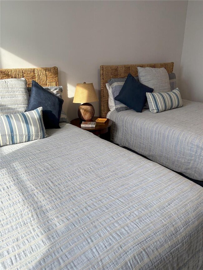 Building Photo - 5701 Collins Ave