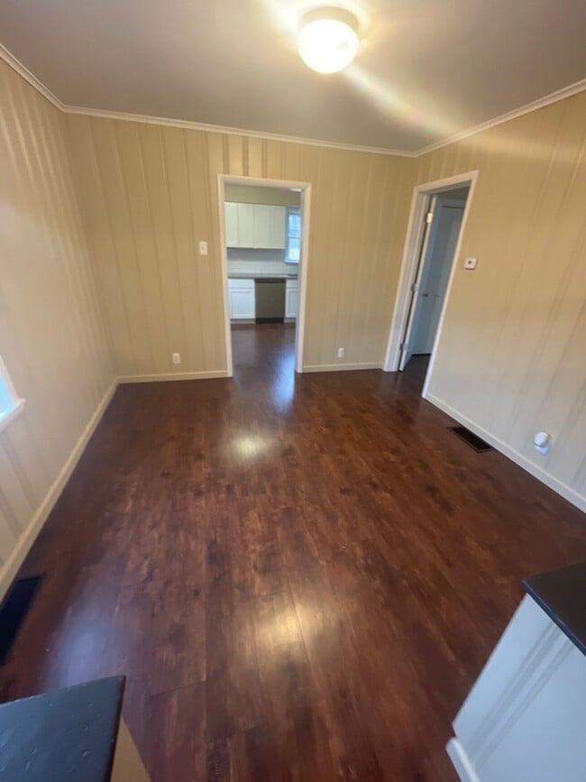 Building Photo - Charming 2 Bedroom Home - Move in Ready