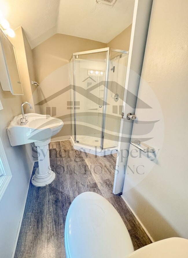 Building Photo - Large Mansfield Home