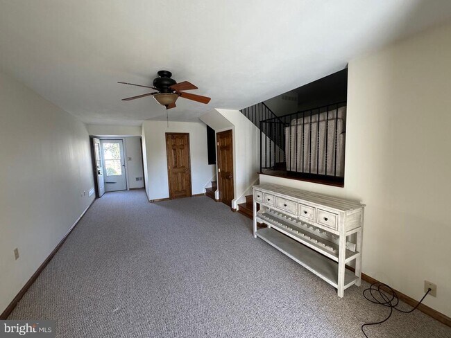 Building Photo - 172 Chapel Dr