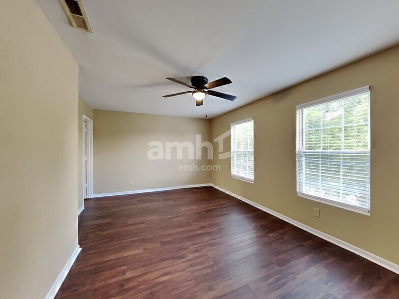 Building Photo - 2361 Blackthorn Dr